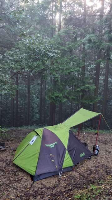 【京都府】末山・くつわ池自然公園キャンプ場／2022年夏と秋の狭間で雷雨＆霧の林間ソロ徒歩キャンプ／夜明けの霧