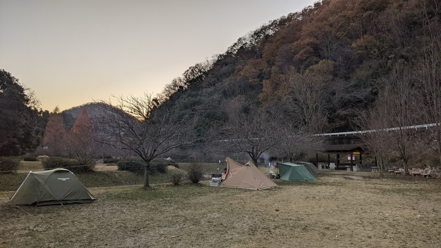 【兵庫県】知明湖キャンプ場（川西市）／2022年晩秋と初霜のソロ徒歩キャンプ〜後編〜／Eサイト