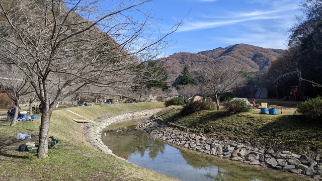 【兵庫県】知明湖キャンプ場（川西市）／2022年晩秋と初霜のソロ徒歩キャンプ〜後編〜／朝日を浴びるEサイト